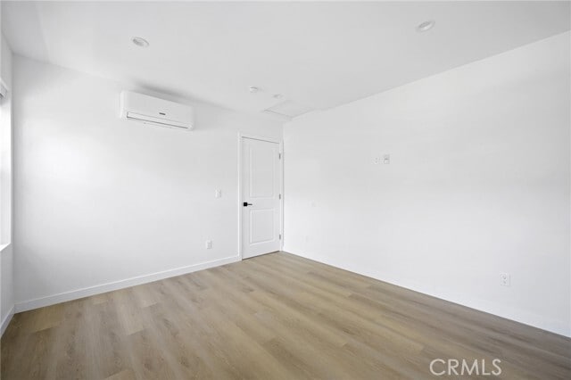 Building Photo - 842 E Cypress Ave
