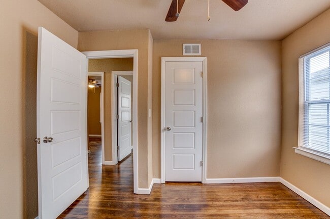 Building Photo - 3 Bed / 1 Bath in Tulsa!