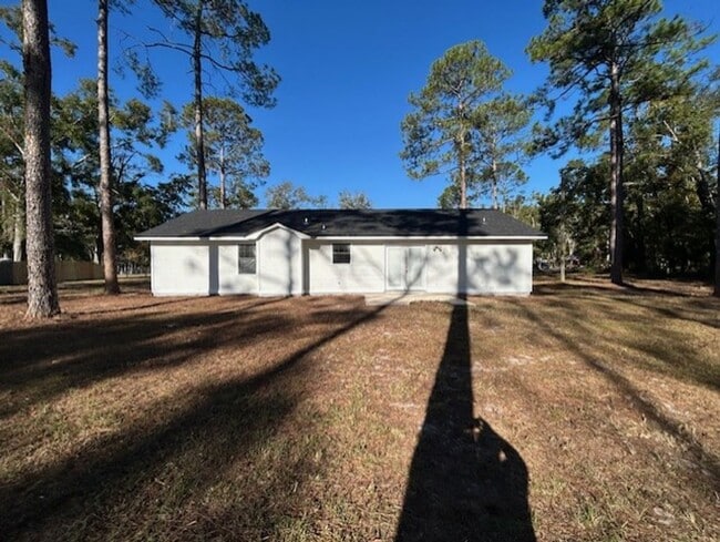 Building Photo - 3-bedroom home located in the charming Lake Park, GA
