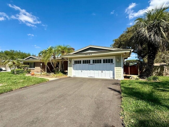 Building Photo - 3103 Cocos Rd