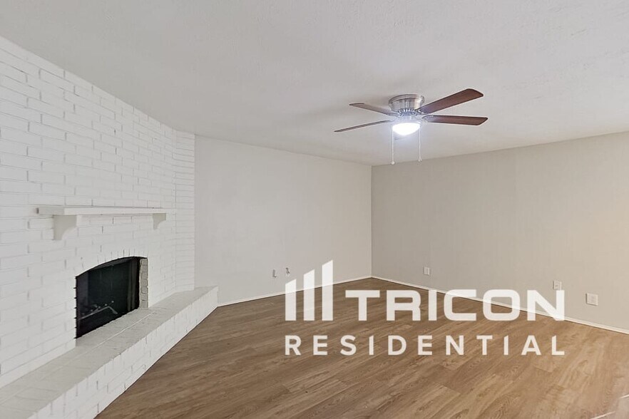 Building Photo - 10022 Deer Hollow Dr