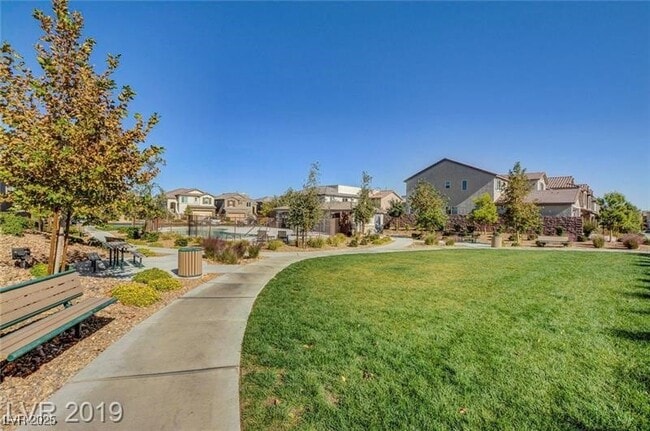 Building Photo - 8041 Ancient Oaks Ave