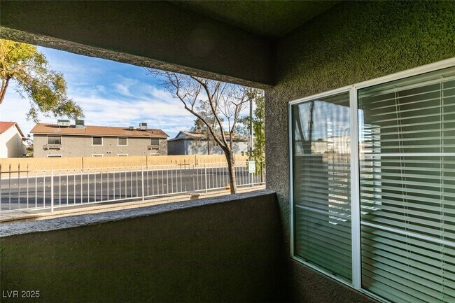 Building Photo - 5525 W Flamingo Rd