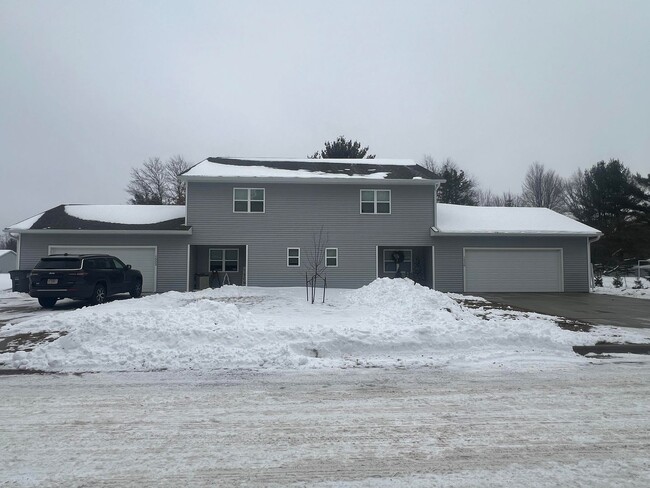 Building Photo - 3 Bedroom Duplex