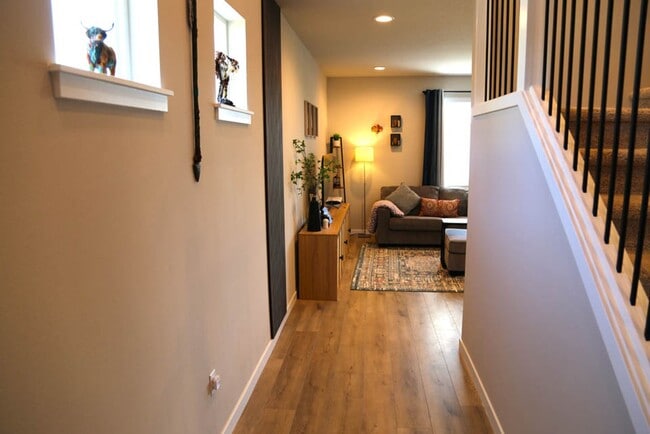 Building Photo - Short Term Leases! Furnished, Low Maintenance, Sweeping Views