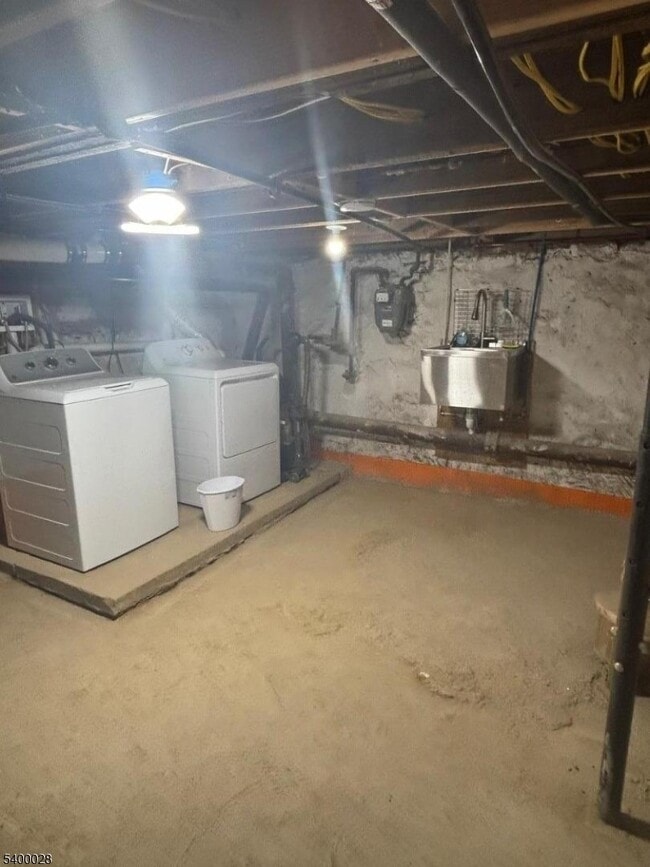 Building Photo - 83 Arch St