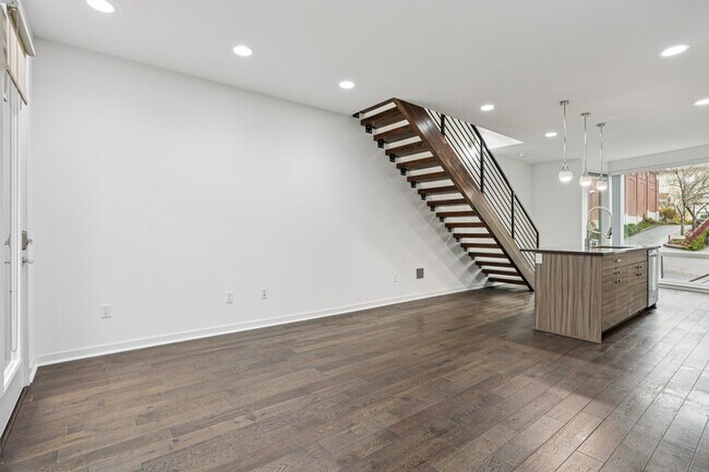 Building Photo - 256 E Roanoke St