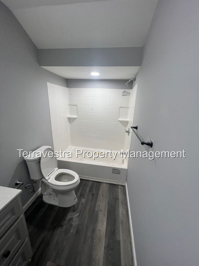 Building Photo - 440-442 S Barber Ave