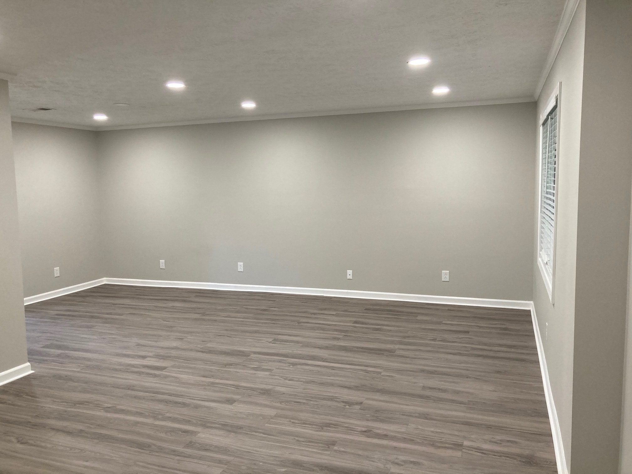 Building Photo - 340 Winding River Dr