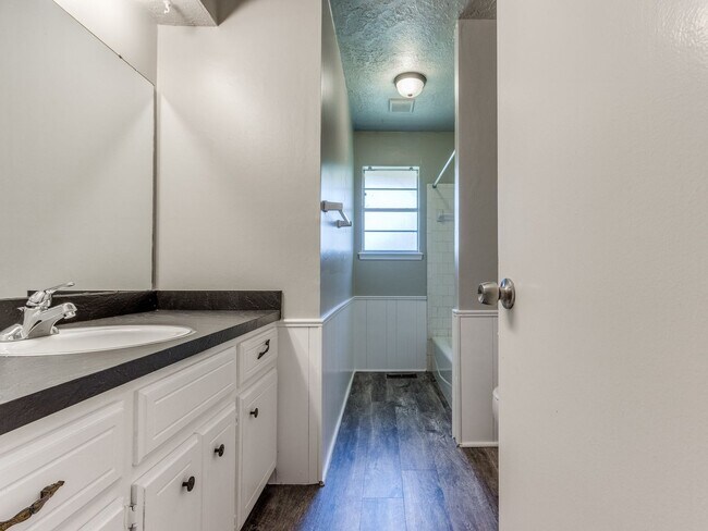 Building Photo - Recently Remodeled home in Norman