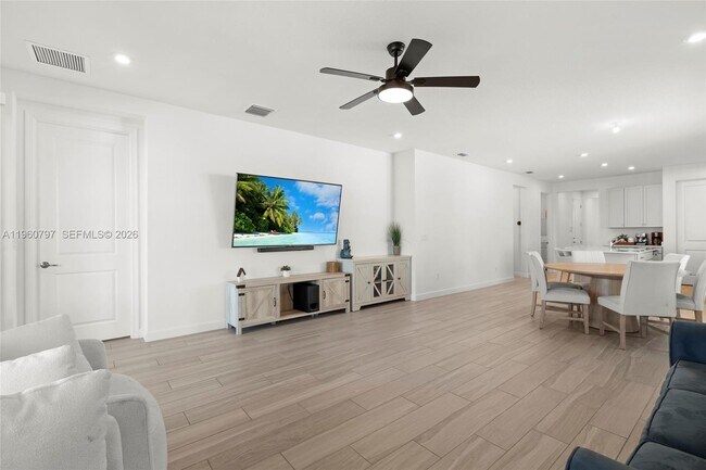 Building Photo - 13461 SW Bally Dr