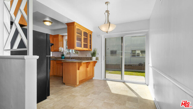 Building Photo - 5320 W 57th St