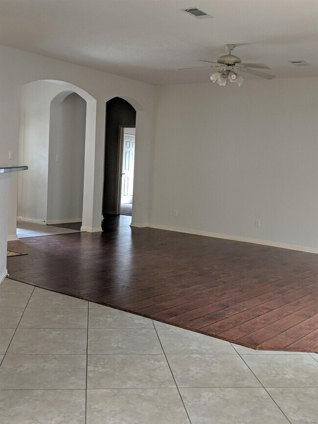 Building Photo - 8005 Blue Bonnet St
