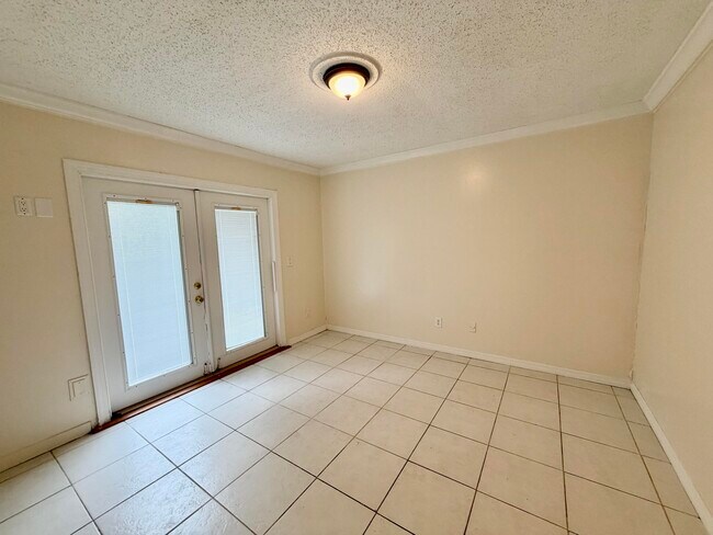 Building Photo - 7902 Banyan St