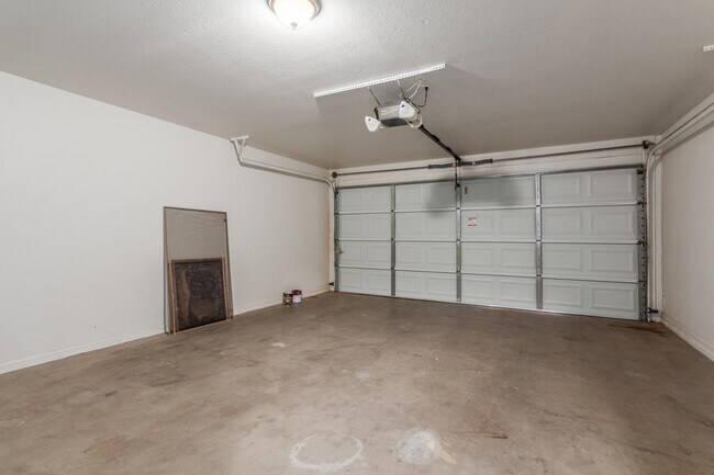 Building Photo - 42556 W Anne Ln