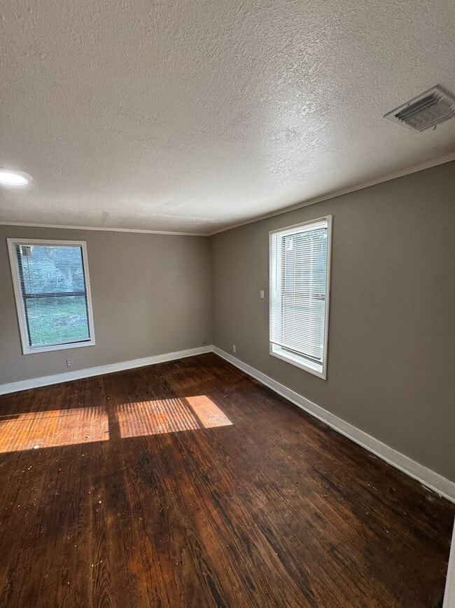 Building Photo - 3 Bedroom / 1 Bath Available Now in Jonesboro