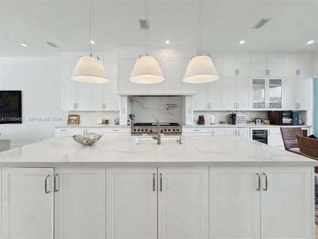 Building Photo - 13689 Deering Bay Dr