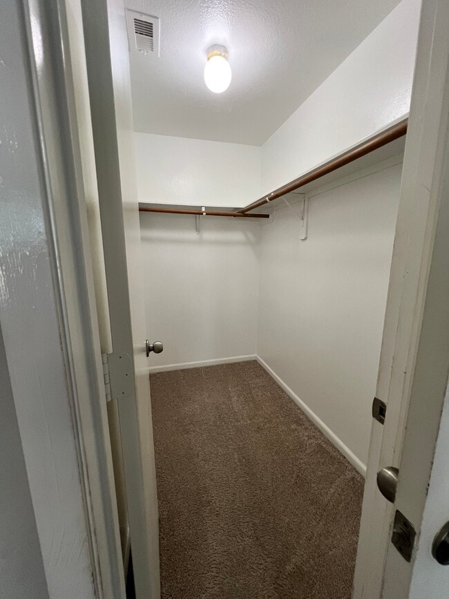 Building Photo - 11711 Chanteloup Dr