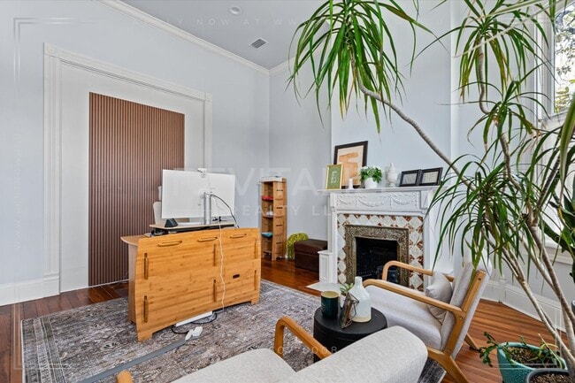 Building Photo - Beautiful Victorian Home in the Heart of S...