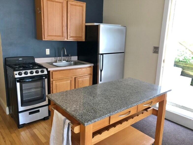 Building Photo - 262 10th St