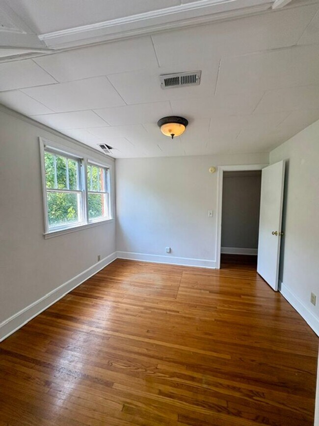 Building Photo - 530 Savannah Hwy