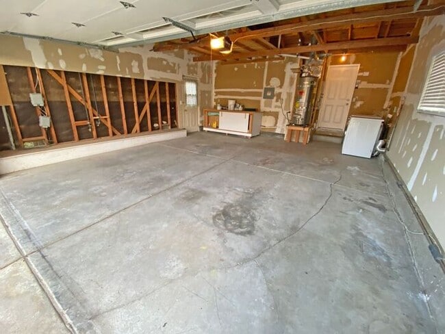 Building Photo - 3042 Fowler Rd