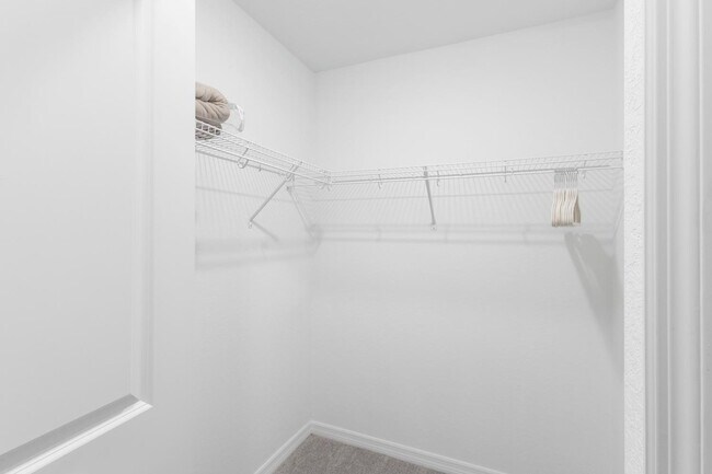 Building Photo - 15375 Grn Acrs Ave