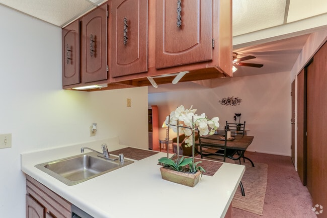 Kitchen - Glenbrook Apartments