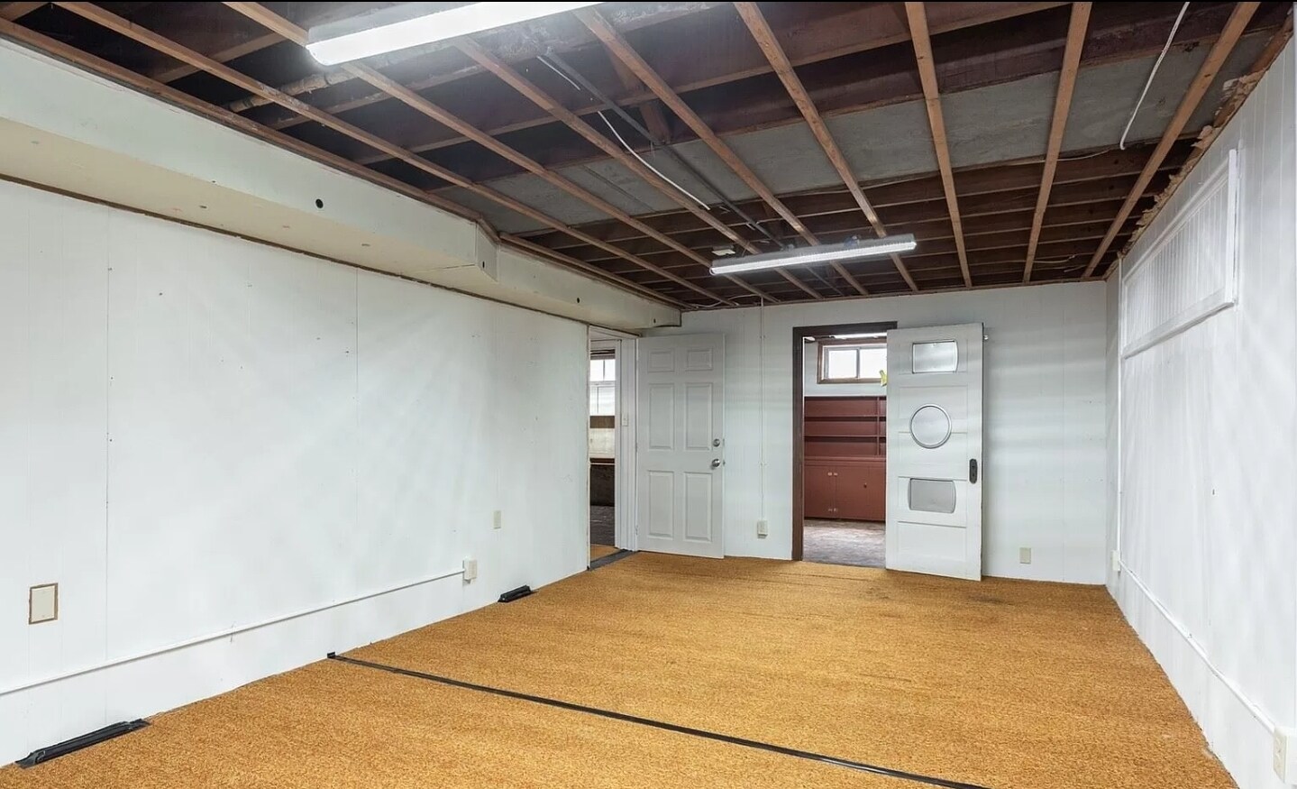 Building Photo - 6613 N Amherst St