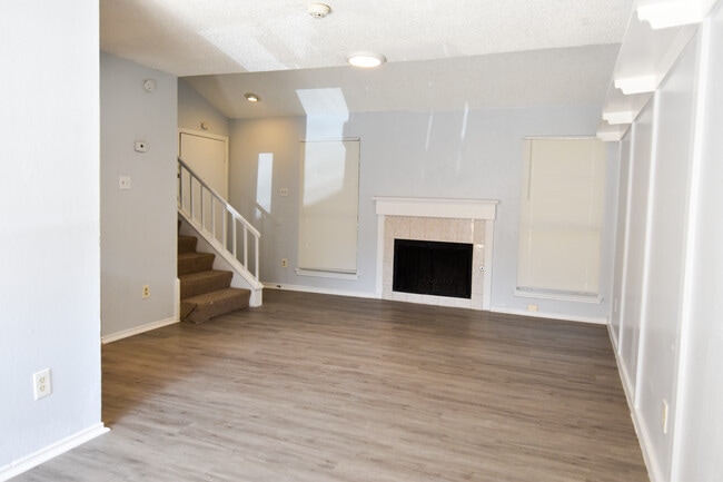 Building Photo - 4908 Oak Blf