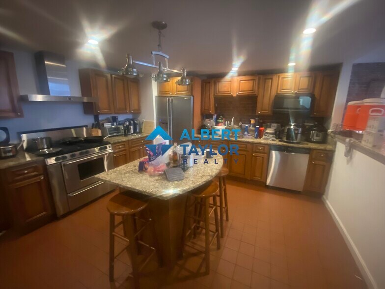 Building Photo - 750 Tremont St