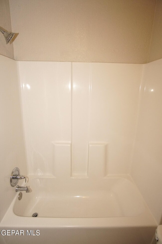 Building Photo - 2866 Grant Ave