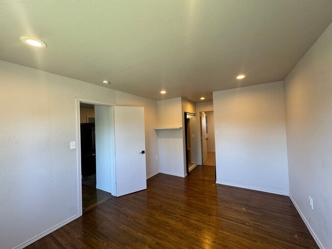 Building Photo - 3 Bedroom In East Tacoma!