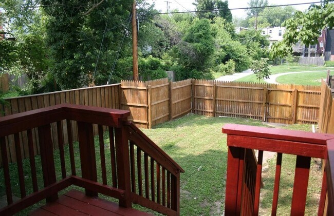Building Photo - Spacious 4 Bedroom Home