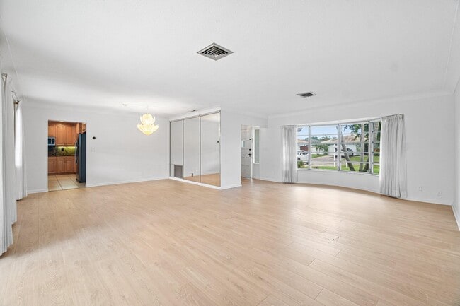 Building Photo - 1350 SW 13th Pl