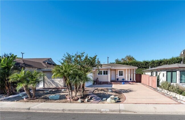 Building Photo - 535 Camino de Encanto