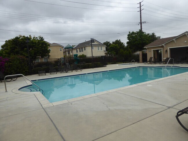 Building Photo - 3 Bedroom Ivy Lane Community Home in Moorp...