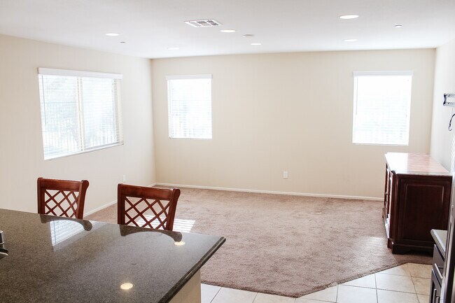 Building Photo - 34213 Parkside Dr