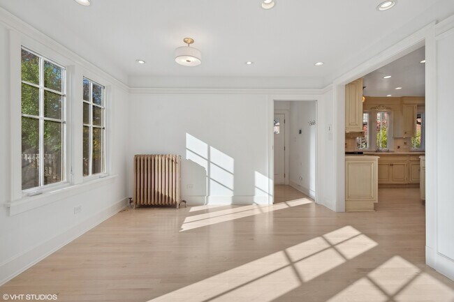 Building Photo - 619 Forest Ave