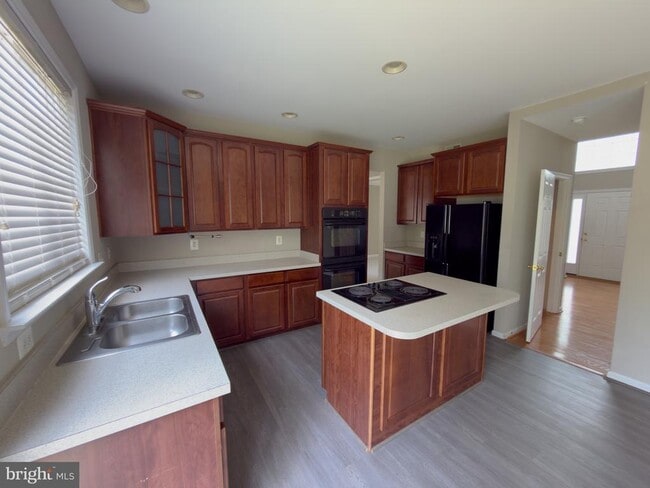 Building Photo - 1929 Melvor Ln