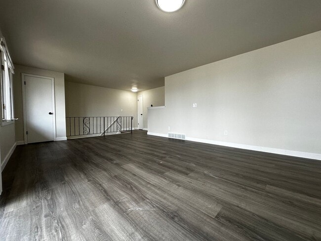 Building Photo - 2746 Nicolet Dr