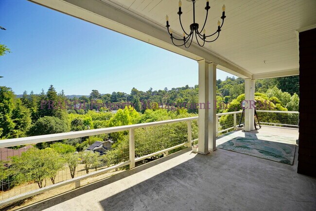 Building Photo - Classic, Modern and Private Home with Fres...