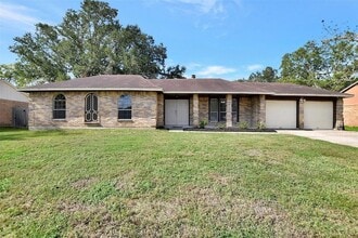 Building Photo - 1311 Oak Hollow Dr