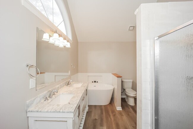 Building Photo - 2061 Poplar Rd