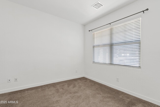 Building Photo - 4658 S Vapor