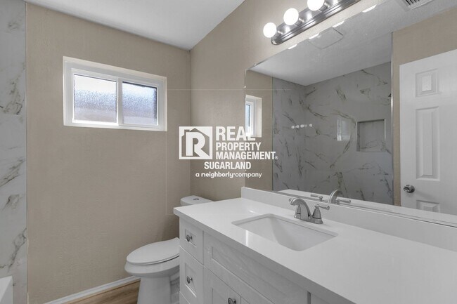 Building Photo - Charming Sugar Land Home: Modern Comfort & Great Location