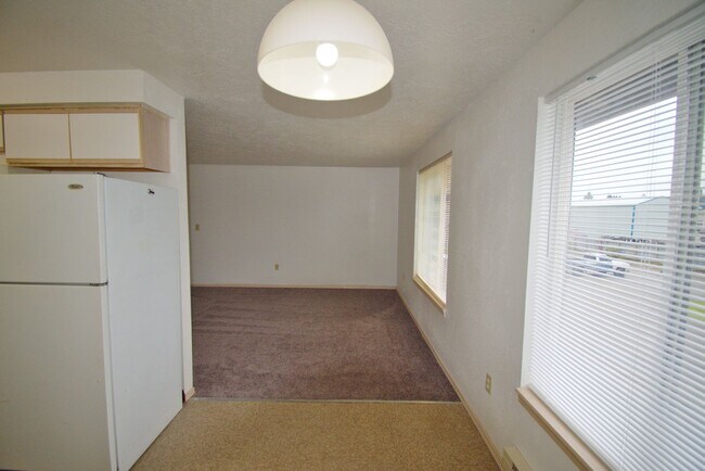 Building Photo - 125 E Elmore St