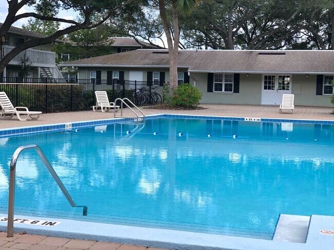 Building Photo - Beautiful 2/2 Condo with Water and Full Se...