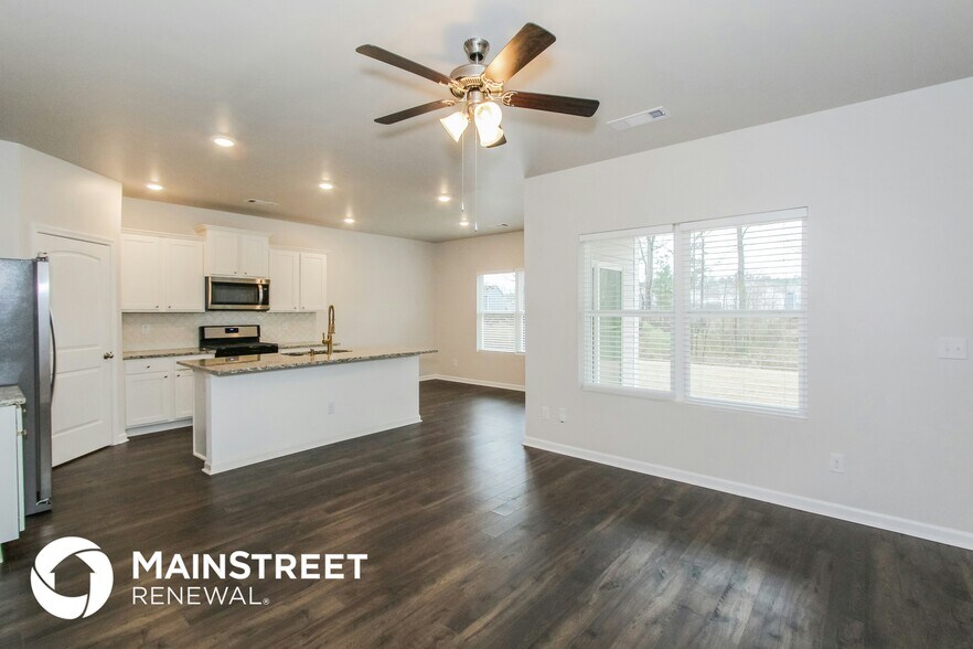 Building Photo - 173 Chelsea Park Rd