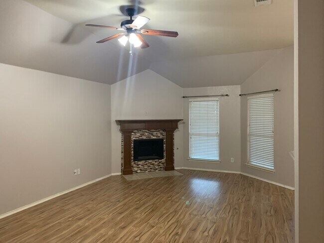 Building Photo - 2031 Trail Gln